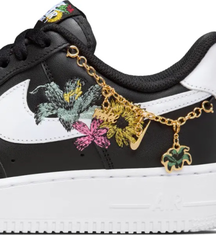 Кроссовки женские Nike AIR FORCE 1 '07 PREMIUM 'FLOWERS' черно-белые IB6644-001
