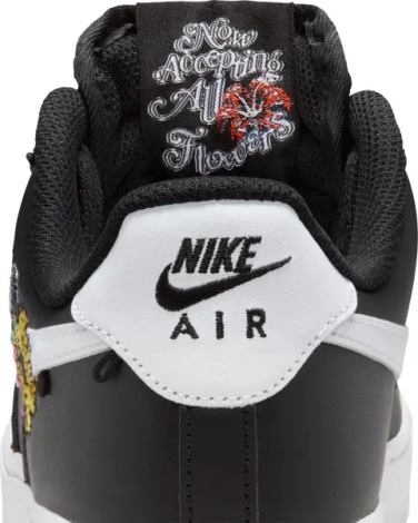 Кроссовки женские Nike AIR FORCE 1 '07 PREMIUM 'FLOWERS' черно-белые IB6644-001