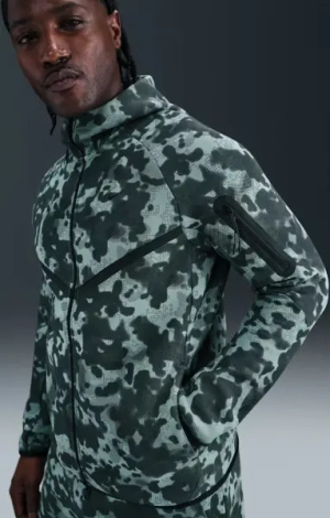 Толстовка Nike TECH FLEECE CAMO WINDRUNNER мятно-черный камуфляж HV0955-017