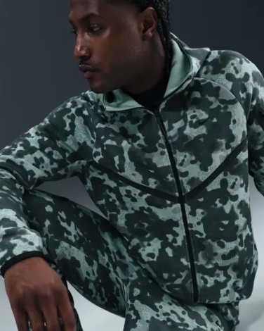 Толстовка Nike TECH FLEECE CAMO WINDRUNNER мятно-черный камуфляж HV0955-017