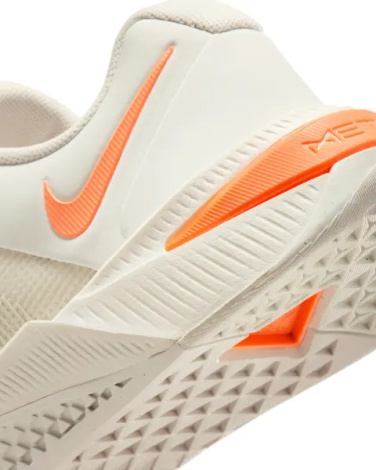 Кросівки для тренувань жіночі Nike METCON 10 бежево-помаранчеві HQ2620-101