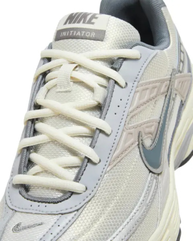 Кросівки бігові Nike INITIATOR бежево-сірі HQ1179-001