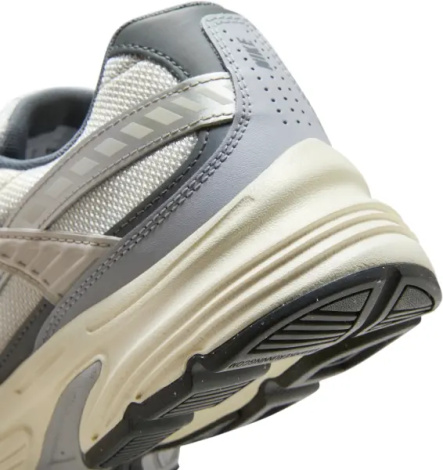 Кросівки бігові Nike INITIATOR бежево-сірі HQ1179-001
