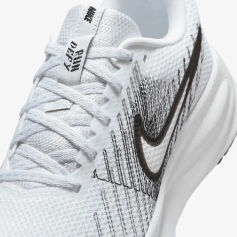 Кросівки бігові жіночі Nike RUN DEFY біло-чорні HM9593-101