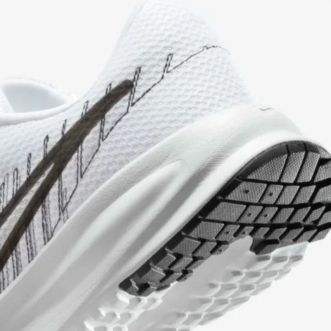 Кросівки бігові жіночі Nike RUN DEFY біло-чорні HM9593-101