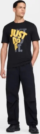 Футболка Nike SPORTSWEAR чорна HJ0554-010