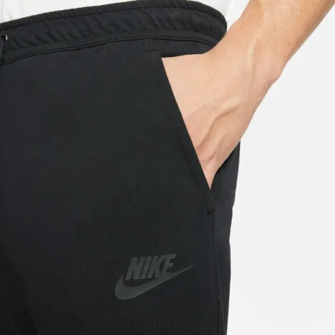 Спортивные штаны Nike SPORTSWEAR TECH ESSENTIALS черные DD5293-010