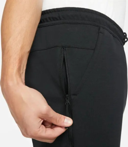 Спортивные штаны Nike SPORTSWEAR TECH ESSENTIALS черные DD5293-010