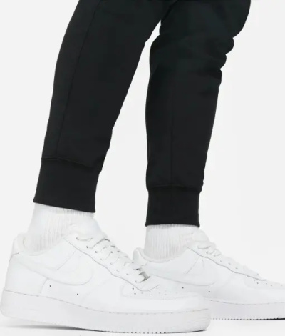 Спортивные штаны Nike SPORTSWEAR TECH ESSENTIALS черные DD5293-010