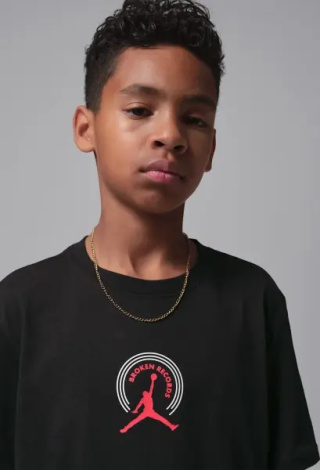 Футболка подростковая Nike JORDAN BROKEN RECORDS черная 95F628-023