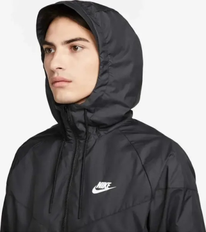 Ветровка Nike SPORTSWEAR WINDRUNNER JACKET черная 727324-010
