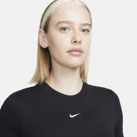 Футболка жіноча Nike W NSW TEE ESSNTL SLIM CRP LBR чорна FB2873-010