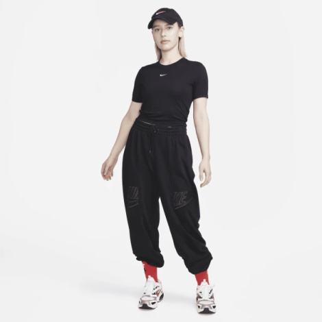 Футболка жіноча Nike W NSW TEE ESSNTL SLIM CRP LBR чорна FB2873-010