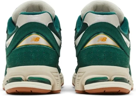 Кроссовки New Balance 2002R зелено-белые M2002RAC