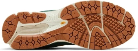 Кроссовки New Balance 2002R зелено-белые M2002RAC