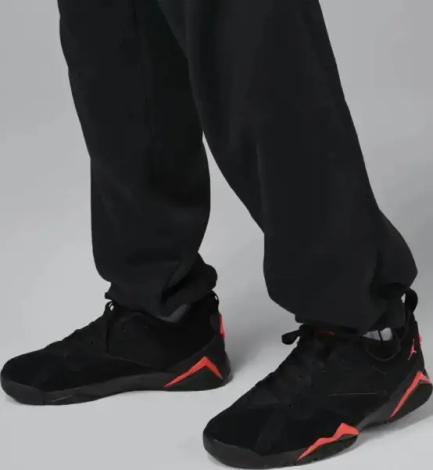 Спортивные штаны Nike JORDAN BROOKLYN VARSITY OPEN-HEM черные IO9825-010
