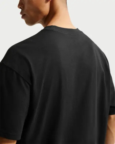Футболка Nike SPORTSWEAR VOMERO PATCH черная IH1149-010
