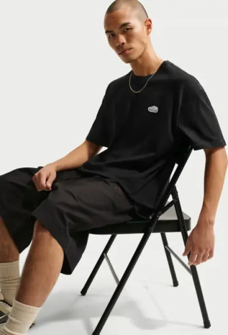 Футболка Nike SPORTSWEAR VOMERO PATCH черная IH1149-010