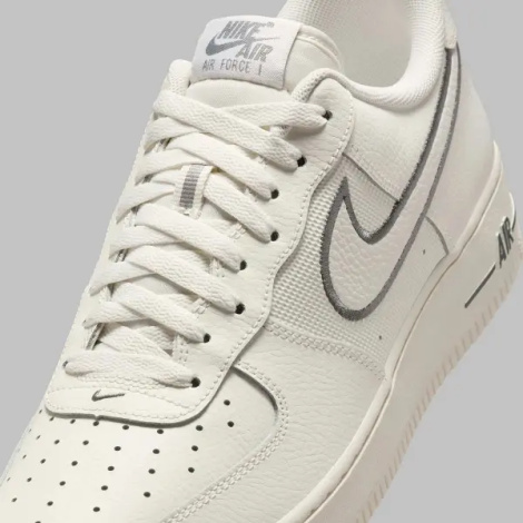 Кросівки Nike AIR FORCE 1 '07 бежево-сірі IB7677-101
