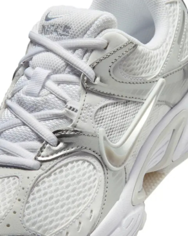 Кросівки жіночі Nike V5 RNR біло-сріблясті HQ7901-112