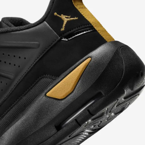 Кроссовки Nike JORDAN MAX AURA 7 черно-золотые HQ2091-007