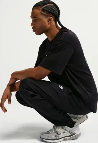 Спортивные штаны Nike CLUB WOVEN TAPERED черные HJ1997-011