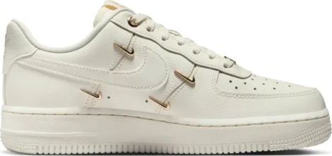 Кросівки жіночі Nike AIR FORCE 1 '07 LX молочні FV3654-111