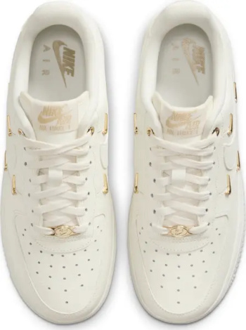 Кросівки жіночі Nike AIR FORCE 1 '07 LX молочні FV3654-111