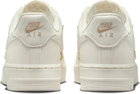 Кросівки жіночі Nike AIR FORCE 1 '07 LX молочні FV3654-111