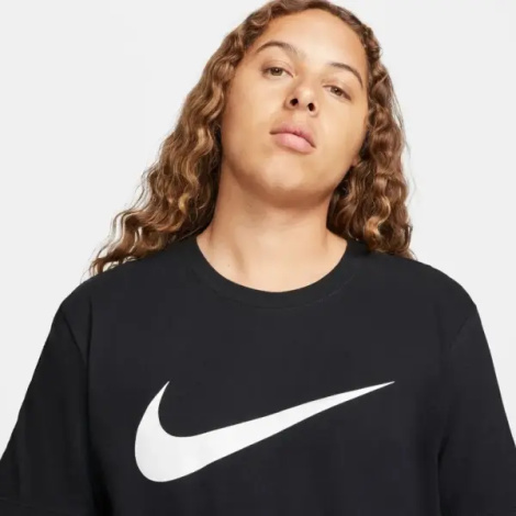 Футболка Nike SPORTSWEAR SWOOSH GOOD CHEST черная DX1983-010