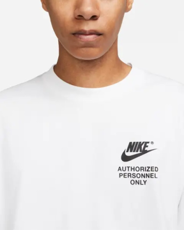 Футболка Nike SPORTSWEAR AUTHORIZED PERSONNEL белая DM6427-100