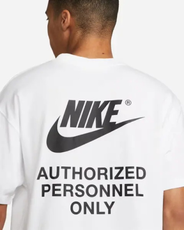 Футболка Nike SPORTSWEAR AUTHORIZED PERSONNEL белая DM6427-100