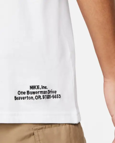 Футболка Nike SPORTSWEAR AUTHORIZED PERSONNEL белая DM6427-100
