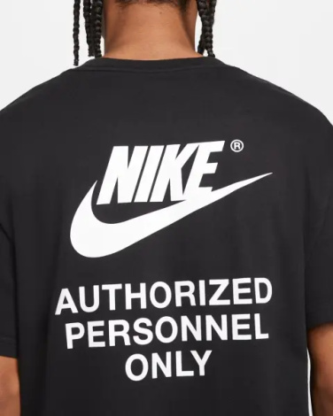 Футболка Nike SPORTSWEAR AUTHORIZED PERSONNEL черная DM6427-010