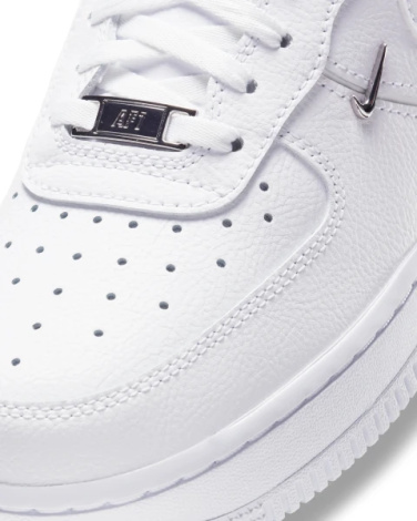 Кросівки жіночі Nike AIR FORCE 1 07 LX білі CT1990-100