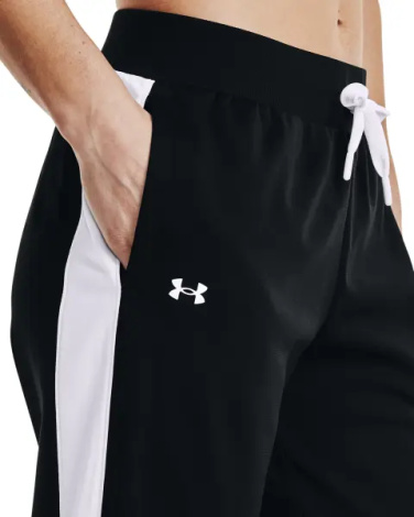 Спортивный костюм женский Under Armour TRICOT черно-белый 1365147-001
