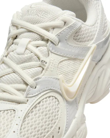 Кросівки жіночі Nike V5 RNR кремові IQ0276-030