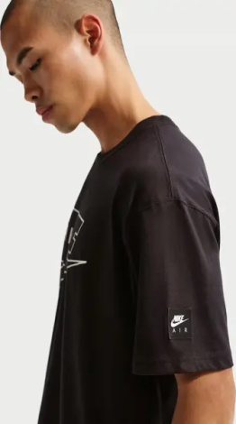 Футболка Nike SPORTSWEAR чорна IH1359-010