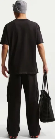 Футболка Nike SPORTSWEAR чорна IH1359-010