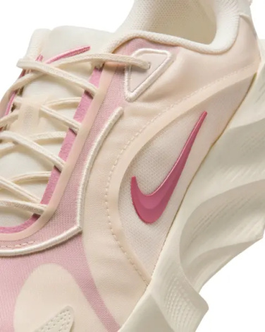 Кросівки жіночі Nike AURA EDGE бежево-світло-рожеві HQ7025-100