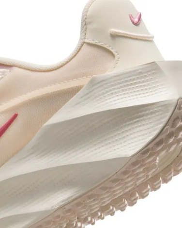 Кросівки жіночі Nike AURA EDGE бежево-світло-рожеві HQ7025-100