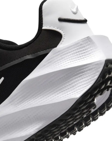 Кроссовки женские Nike AURA EDGE черно-белые HQ7025-002