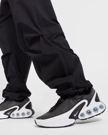 Спортивные штаны Nike TECH WOVEN OVERSIZED черные HM7158-010