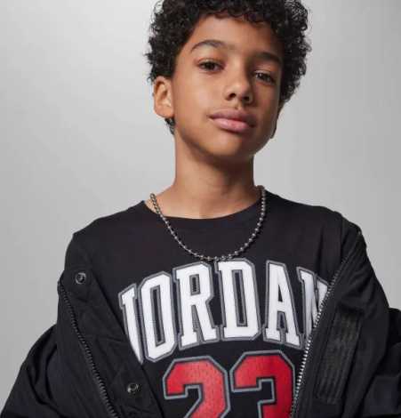 Футболка підліткова Nike JORDAN чорна 95A088-KR5