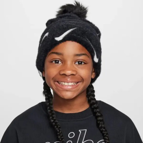 Шапка подростковая Nike PEAK POM BEANIE черно-белая FZ3062-010