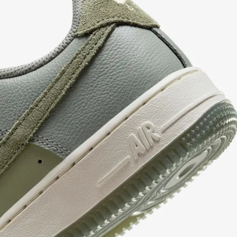 Кроссовки подростковые Nike AIR FORCE 1 LV8 (GS) оливково-серые FQ6948-001