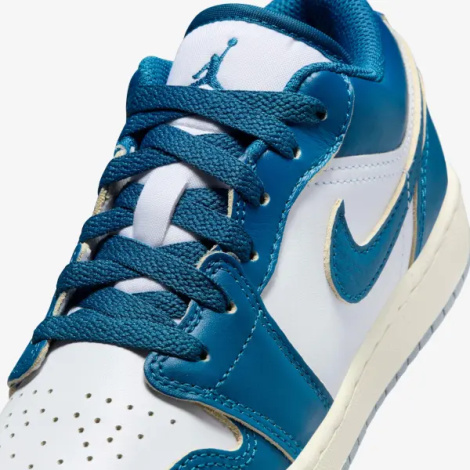 Кроссовки подростковые Nike AIR JORDAN 1 LOW SE (GS) сине-белые FN9137-141