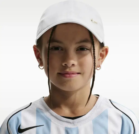 Бейсболка подростковая Nike DRI-FIT CLUB UNSTRUCTURED METAL SWOOSH бело-золотая FB5064-101