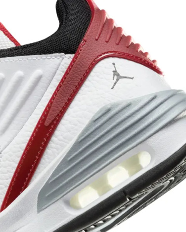 Кроссовки подростковые Nike JORDAN MAX AURA 5 (GS) бело-красно-черные DZ4352-101