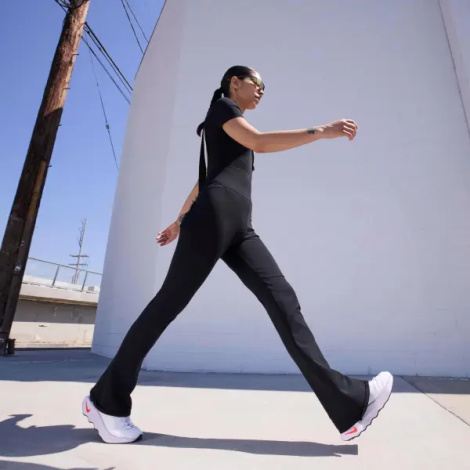 Кроссовки женские Nike MOTIVA бело-сиренево-красные DV1238-101